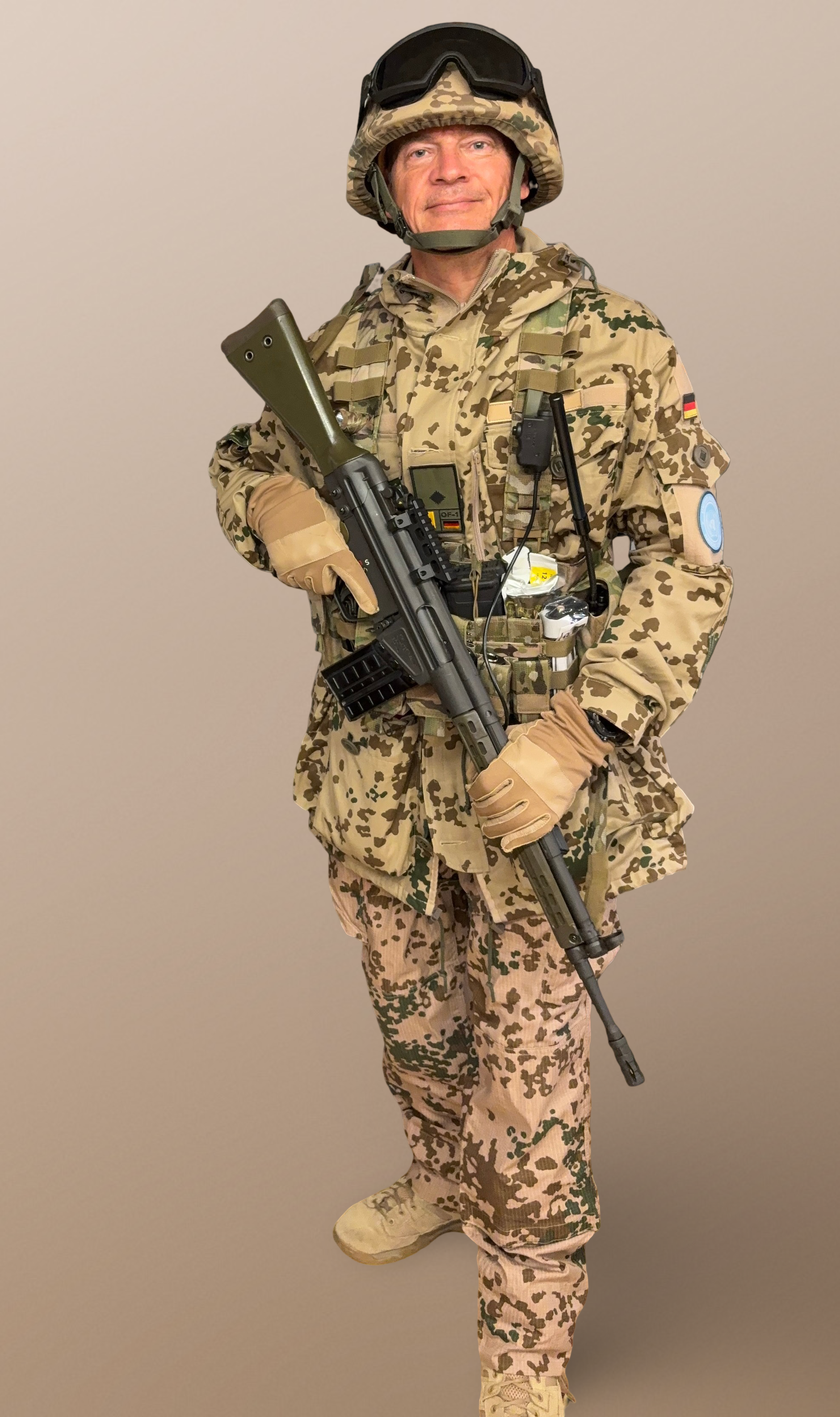 Mit zeitgemäßer Ausrüstung, aber immer noch G3 Karsten in der Wüste